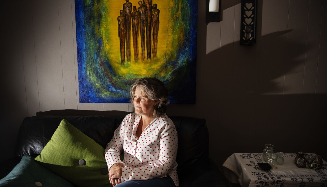 Det var først da Helga Hope fant definisjonen av tilgivelse som å slippe tak i vonde bindinger at hun klarte å tilgi. – Jeg tilga ikke for hans skyld, men for min egen, for ikke å råtne opp innvendig, forteller hun. FOTO: Marie von Krogh Det var først da Helga Hope fant definisjonen av tilgivelse som å slippe tak i vonde bindinger at hun klarte å tilgi. – Jeg tilga ikke for hans skyld, men for min egen, for ikke å råtne opp innvendig, forteller hun. FOTO: Marie von Krogh