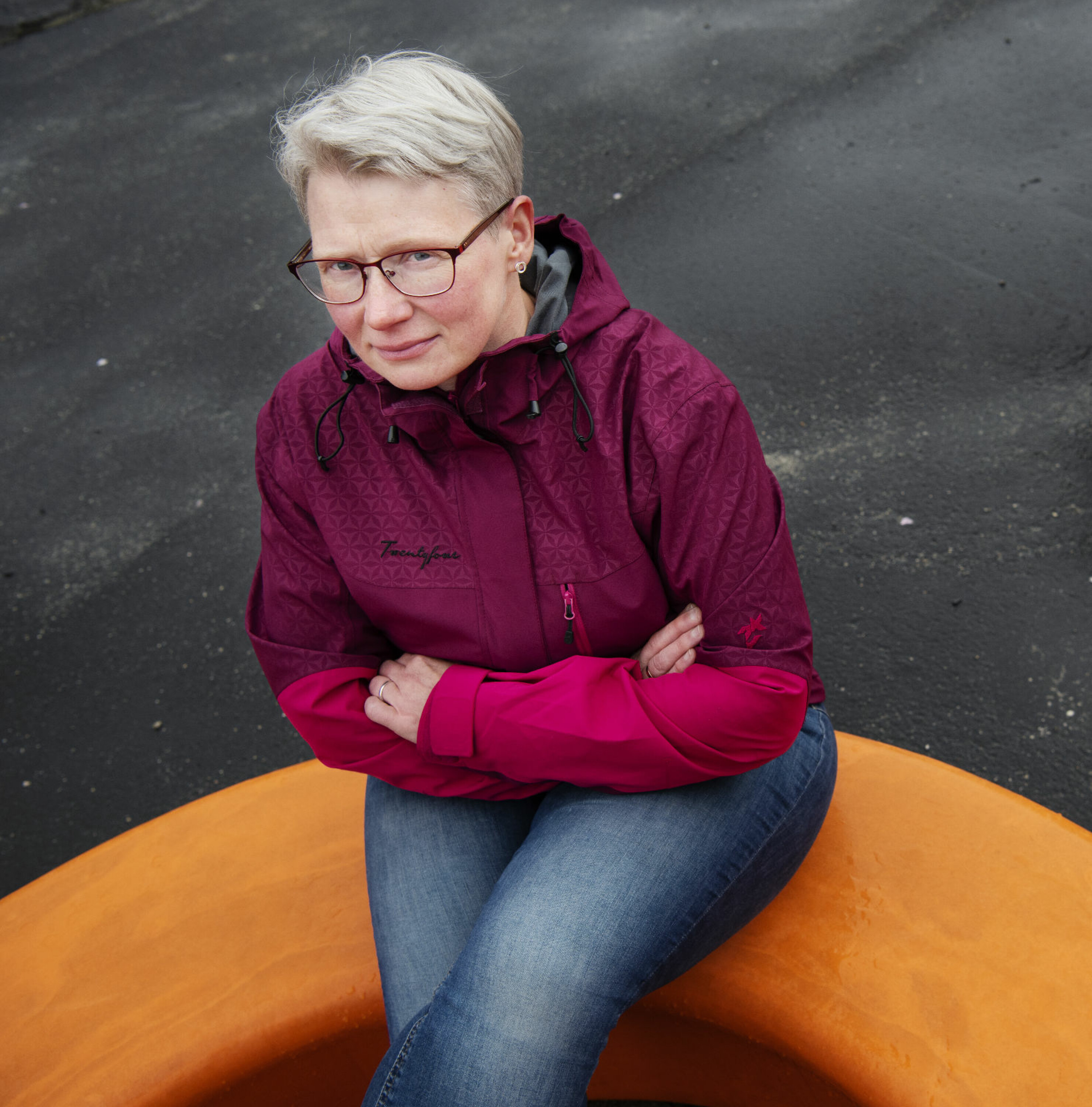 Christia Ylvisaker Olsen (45) klarte ikke å jobbe i barnehage de første årene etter gisseldramaet, men jobber i dag i en barnehage i Egersund. – Jeg ønsket meg tilbake til barnehagen. Den lå hjertet mitt nærmest, sier hun. FOTO: Marie von Krogh