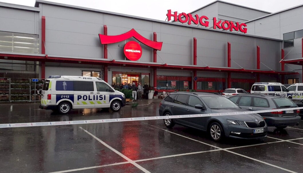 En ung man skal ha drept en person og såret ti andre med sverd på en yrkesskole i byen Kuopio i Finland. Foto Jaako Vesterinen En ung man skal ha drept en person og såret ti andre med sverd på en yrkesskole i byen Kuopio i Finland. Foto Jaako Vesterinen