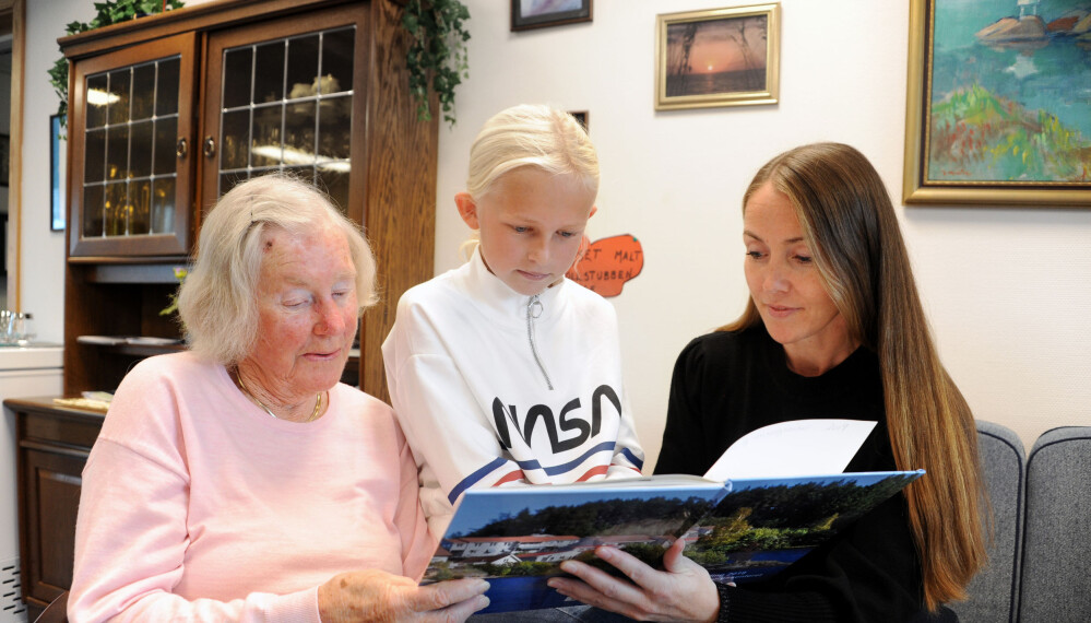 Kulturutveksling mellom Ellen Johanne Grandum, Alice Pixie Linn Josefsson og lærer Heidi Torp. De er like engasjerte alle tre. Foto: Marianne Otterdahl-Jensen Kulturutveksling mellom Ellen Johanne Grandum, Alice Pixie Linn Josefsson og lærer Heidi Torp. De er like engasjerte alle tre. Foto: Marianne Otterdahl-Jensen