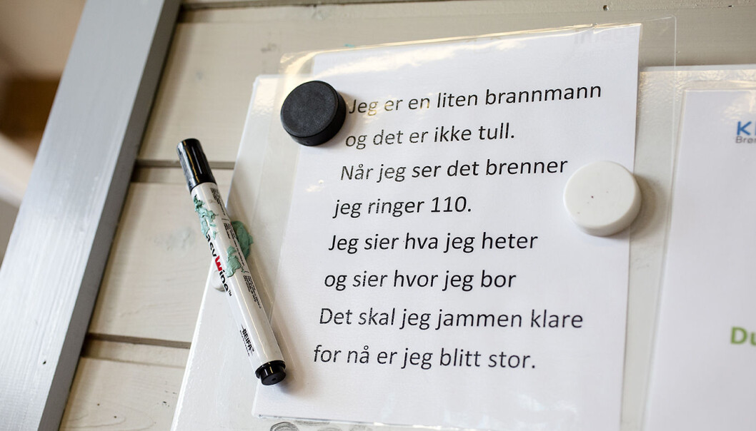 « … Jeg sier hva jeg heter, og sier hvor jeg bor. Det skal jeg jammen klare, for nå er jeg blitt stor.» « … Jeg sier hva jeg heter, og sier hvor jeg bor. Det skal jeg jammen klare, for nå er jeg blitt stor.»