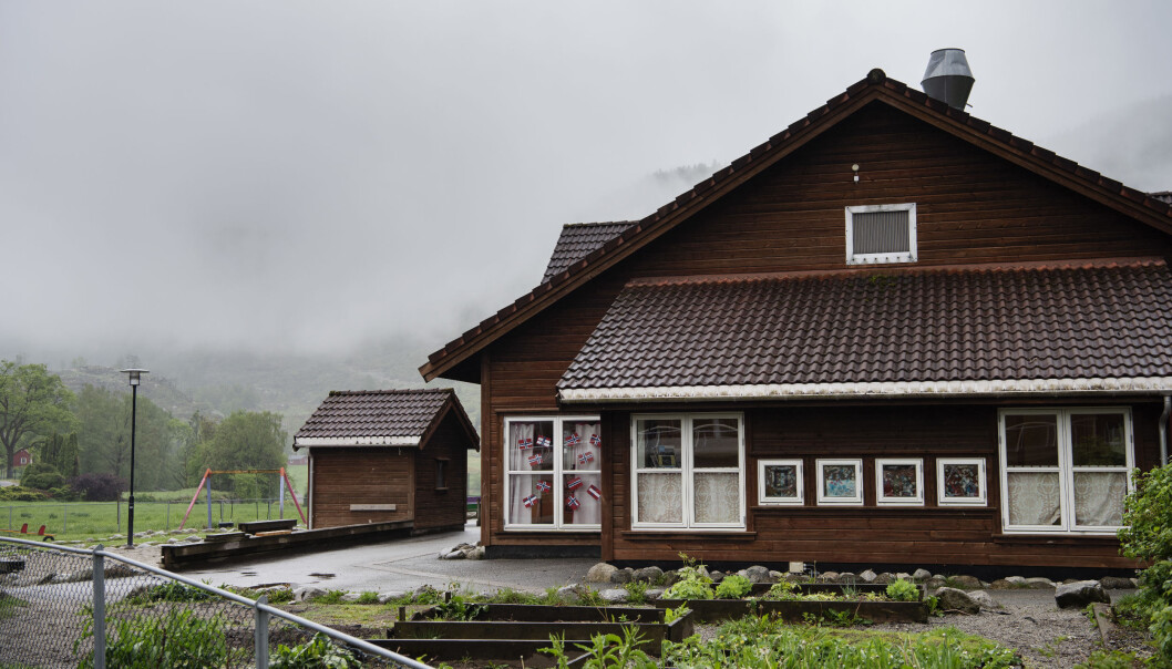 Barn som ble rammet av gisselsituasjonen i Hjelmeland barnehage har fortsatt en mulighet til å kreve erstatning og oppreisning, dersom de kan vise til at de sliter etter hendelsen, ifølge bistandsadvokat Atle Helljesen. Dette er den nye Hjelmeland barnehage som ble bygget på et annet sted et par år etter gisseldramaet. Foto: Marie von Krogh Barn som ble rammet av gisselsituasjonen i Hjelmeland barnehage har fortsatt en mulighet til å kreve erstatning og oppreisning, dersom de kan vise til at de sliter etter hendelsen, ifølge bistandsadvokat Atle Helljesen. Dette er den nye Hjelmeland barnehage som ble bygget på et annet sted et par år etter gisseldramaet. Foto: Marie von Krogh