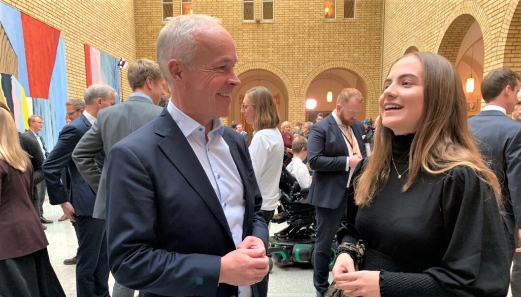 Leder for Elevorganisasjonen skryter av statsbudsjettet: - Det er hyggelig at elevene er fornøyde, sier kunnskapsminister Jan Tore Sanner. Foto: Anbjørg Bakken Leder for Elevorganisasjonen skryter av statsbudsjettet: - Det er hyggelig at elevene er fornøyde, sier kunnskapsminister Jan Tore Sanner. Foto: Anbjørg Bakken