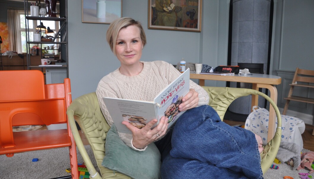 Skuespiller Lena Kristin Ellingsen har helt siden tiden i barnehagen i Saltdal vært glad i å lese. Hun likte høytlesning i barnehagen. Foto: Kjersti Salvesen Skuespiller Lena Kristin Ellingsen har helt siden tiden i barnehagen i Saltdal vært glad i å lese. Hun likte høytlesning i barnehagen. Foto: Kjersti Salvesen