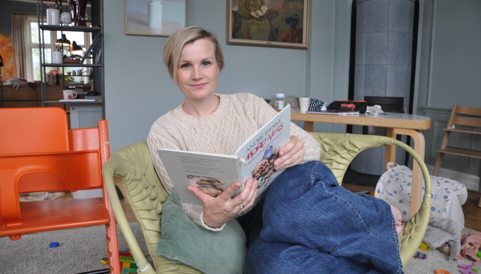Skuespiller Lena Kristin Ellingsen har helt siden tiden i barnehagen i Saltdal vært glad i å lese. Hun likte høytlesning i barnehagen. Foto: Kjersti Salvesen