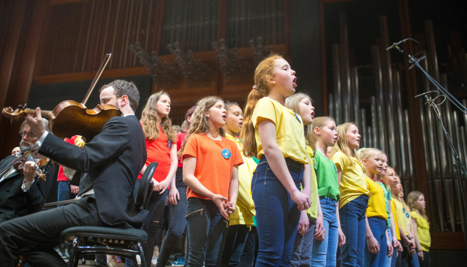 4. mai sang tusen elever i Oslo Konserthus på Skolenes sangdag i 2018. Nå skal sangen også bevares i fremtidige læreplaner. Foto: Hans Skjong