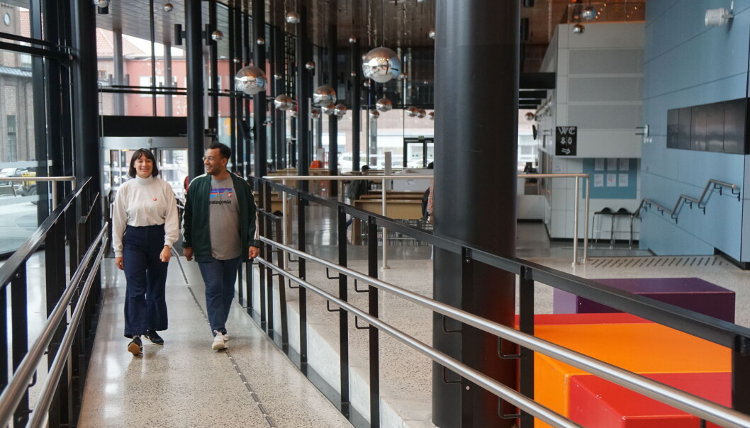 Lektorstudent Sarah Lilleberg Safavifard og lærervikar Omar Samy Gamal på Kuben videregående skole etterlyste bedre opplæring i å takle rasisme i klasserommet. Nå får de svar. Foto: Marianne Ruud Lektorstudent Sarah Lilleberg Safavifard og lærervikar Omar Samy Gamal på Kuben videregående skole etterlyste bedre opplæring i å takle rasisme i klasserommet. Nå får de svar. Foto: Marianne Ruud