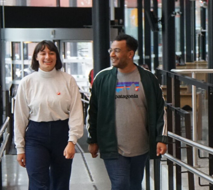 Lektorstudent Sarah Lilleberg Safavifard og lærervikar Omar Samy Gamal på Kuben videregående skole etterlyste bedre opplæring i å takle rasisme i klasserommet. Nå får de svar. Foto: Marianne Ruud