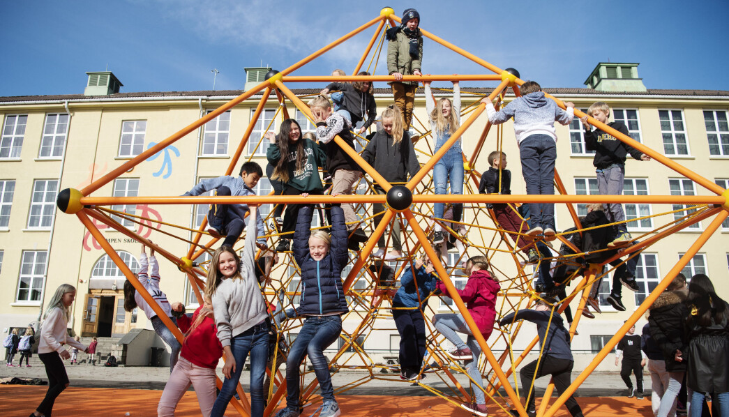 Nytt lekeapparat på Kampen skole i Stavanger. Foto: Marie von Krogh. Nytt lekeapparat på Kampen skole i Stavanger. Foto: Marie von Krogh.