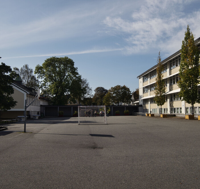 Håndballmål, basketkurv og hard asfalt. Ungdommene
ved Kannik skole har jobbet for at fremtidens elever skal få helt andre uteområder enn de selv har måttet leve med. Foto: Marie von Krogh Håndballmål, basketkurv og hard asfalt. Ungdommene
ved Kannik skole har jobbet for at fremtidens elever skal få helt andre uteområder enn de selv har måttet leve med. Foto: Marie von Krogh