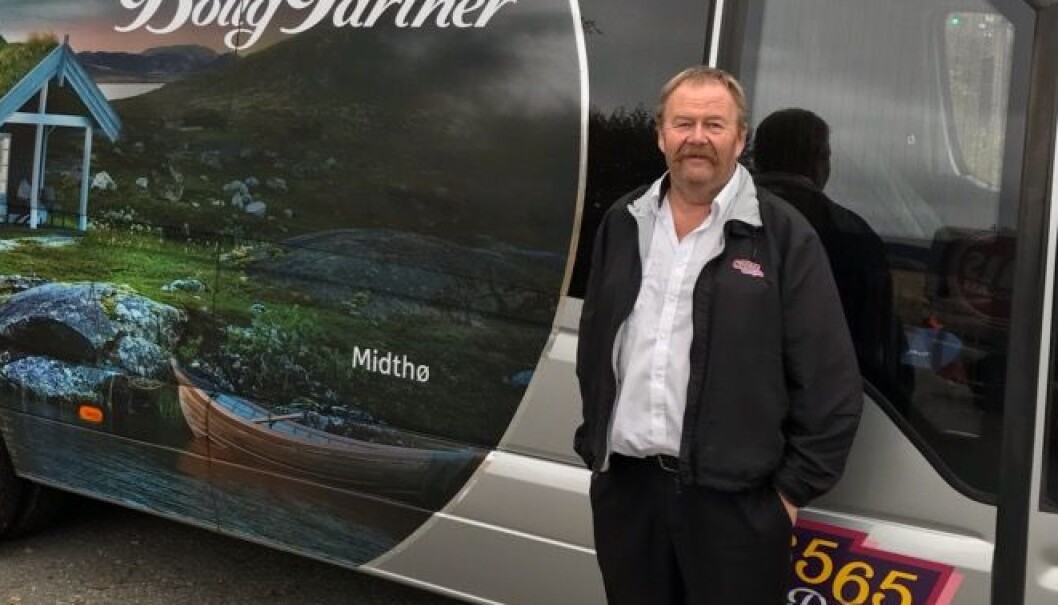 Hver dag kjører drosjeeier Rune Helge Holm barnehagebarn til lekeparken gratis. Foto: Privat Hver dag kjører drosjeeier Rune Helge Holm barnehagebarn til lekeparken gratis. Foto: Privat
