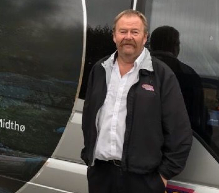 Hver dag kjører drosjeeier Rune Helge Holm barnehagebarn til lekeparken gratis. Foto: Privat