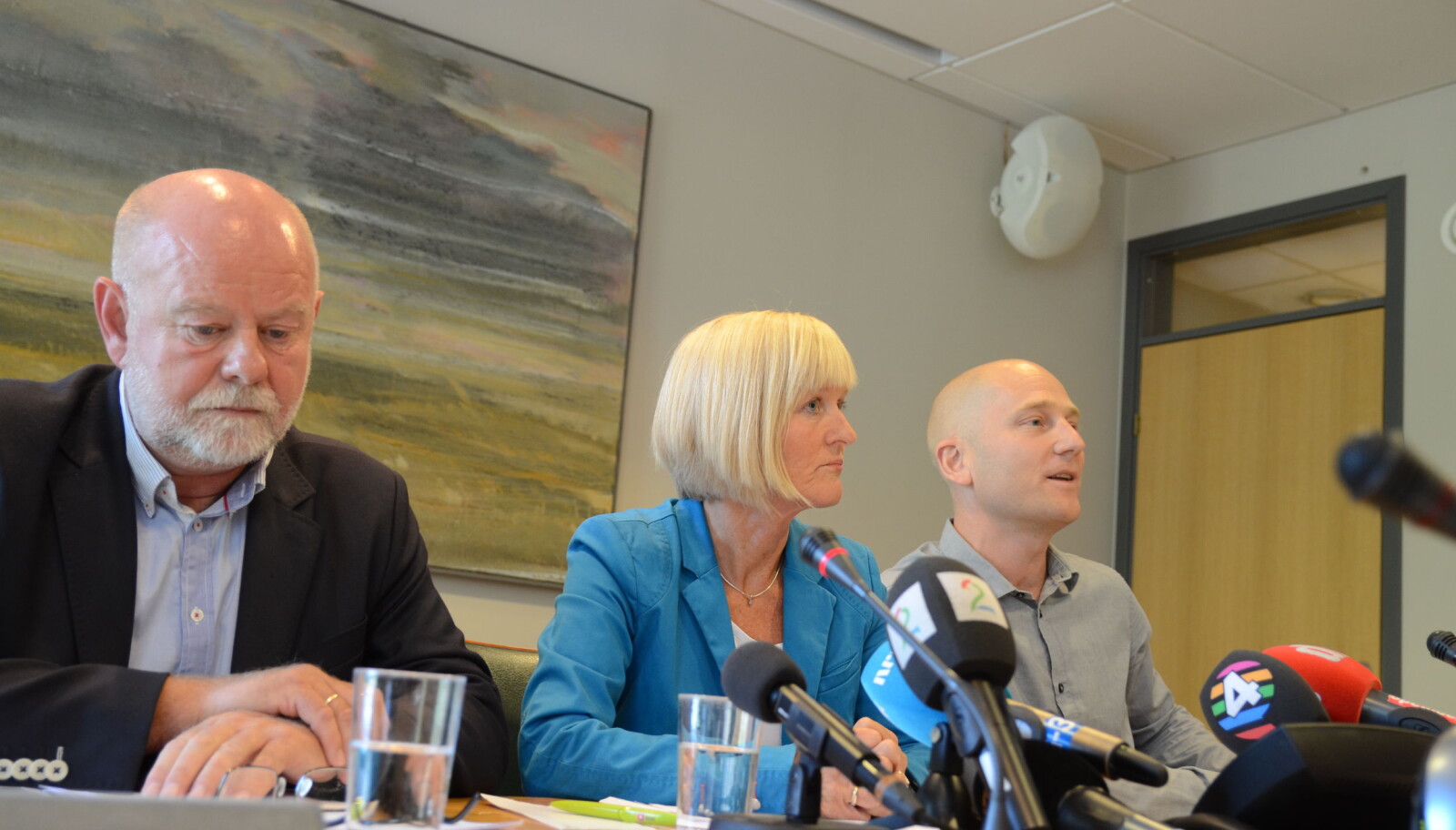 Daværende ledelse i Utdanningsforbundet kunngjorde resultatet av uravstemningsresultatet etter tariffoppgjøret 2014 på en pressekonferanse. 73 prosent av medlemmene hadde stemt mot forslaget. Fra venstre 1. nestleder Terje Skyvulstad, leder Ragnhild Lied og 2. nestleder Steffen Handal. Foto: Kari Oliv Vedvik Daværende ledelse i Utdanningsforbundet kunngjorde resultatet av uravstemningsresultatet etter tariffoppgjøret 2014 på en pressekonferanse. 73 prosent av medlemmene hadde stemt mot forslaget. Fra venstre 1. nestleder Terje Skyvulstad, leder Ragnhild Lied og 2. nestleder Steffen Handal. Foto: Kari Oliv Vedvik