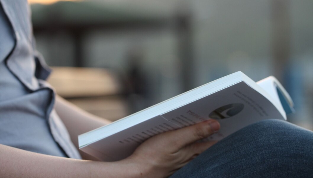 Halvparten av elevene på videregående skole foretrekker å lese læreboka på papir snarere enn digitalt, viser fersk undersøkelse. Foto: Pixabay Halvparten av elevene på videregående skole foretrekker å lese læreboka på papir snarere enn digitalt, viser fersk undersøkelse. Foto: Pixabay
