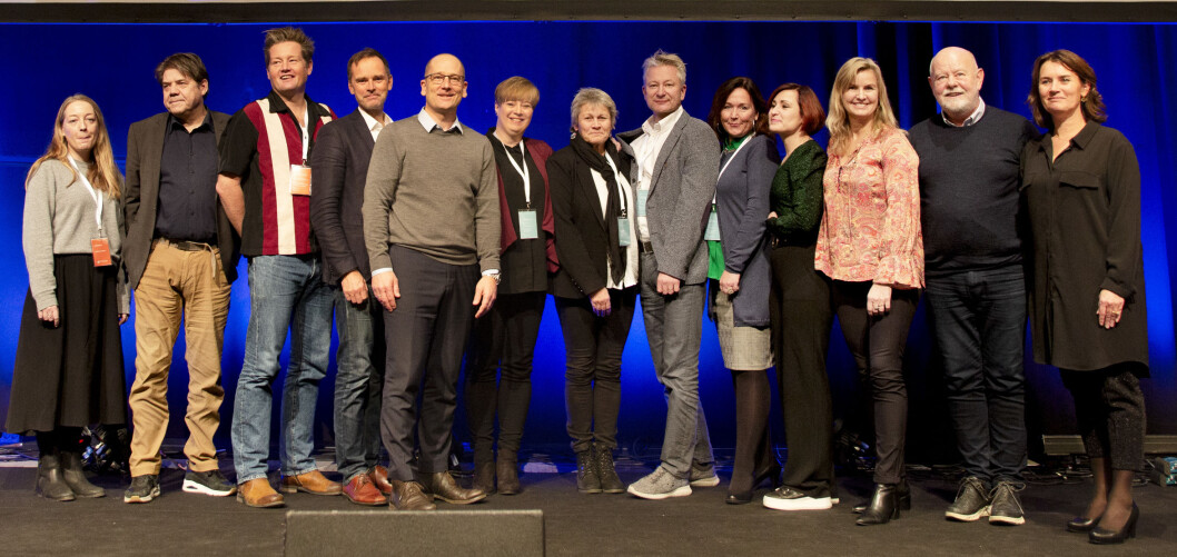 F.v: Ida Næss Hjetland, Jan Morten Loftesnes, Simon Malkenes, Thom Jambak, Steffen Handal, Marit Himle Pedersen, Inger Grødem Haraldsen, Tormod Korpås, Siri Skjæveland Lode, Ann Mari Milo Lorentzen, Turid Buan Øfsti, Terje Skyvulstad og Hege Valås. Foto: Tom Egil Jensen F.v: Ida Næss Hjetland, Jan Morten Loftesnes, Simon Malkenes, Thom Jambak, Steffen Handal, Marit Himle Pedersen, Inger Grødem Haraldsen, Tormod Korpås, Siri Skjæveland Lode, Ann Mari Milo Lorentzen, Turid Buan Øfsti, Terje Skyvulstad og Hege Valås. Foto: Tom Egil Jensen
