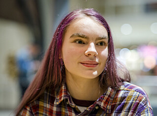 Anna (16) har ikke mange gode minner fra skolen, men hun har funnet seg til rette med venner i foreningen Lykkelige barn. Anna (16) har ikke mange gode minner fra skolen, men hun har funnet seg til rette med venner i foreningen Lykkelige barn.