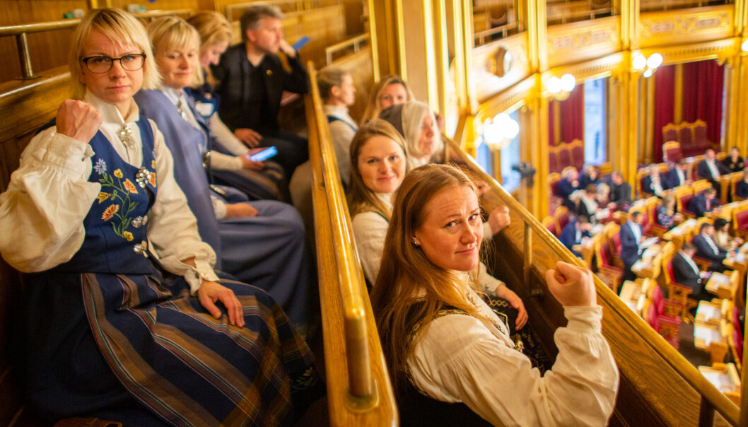 Aksjonistene for Helgeland var tilstede da Stortinget sa nei til å stanse Nesna-nedleggelsen. Aksjonistene for Helgeland var tilstede da Stortinget sa nei til å stanse Nesna-nedleggelsen.