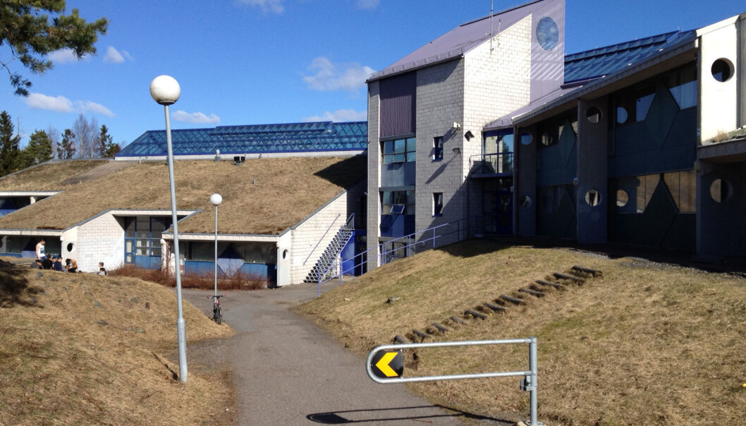 Flere elever som har sluttet ved Lofsrud skole i Oslo, har fortalt at utrygghet er årsaken, sier nylig avgått rektor Per Øyvind Hammerstad. Flere elever som har sluttet ved Lofsrud skole i Oslo, har fortalt at utrygghet er årsaken, sier nylig avgått rektor Per Øyvind Hammerstad.