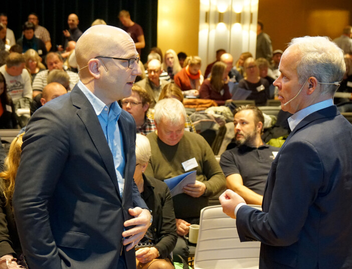 Utdanningsforbundets leder Steffen Handal mener regjeringen gjør uklokt .