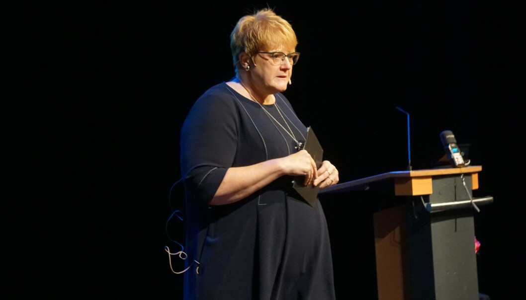 Trine Skei Grande roste de ansvarlige ved Rommen scene for å ha etablert et profesjonelt scenekunstmiljø i en bydel med stort mangfold. Trine Skei Grande roste de ansvarlige ved Rommen scene for å ha etablert et profesjonelt scenekunstmiljø i en bydel med stort mangfold.