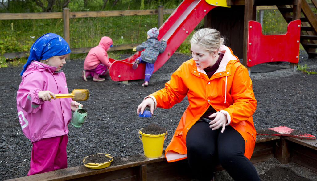 Barnehagepedagog Hildur Aradóttir har ansvar for å forberede barna, som Ásdís Helga, til skolestart Barnehagepedagog Hildur Aradóttir har ansvar for å forberede barna, som Ásdís Helga, til skolestart