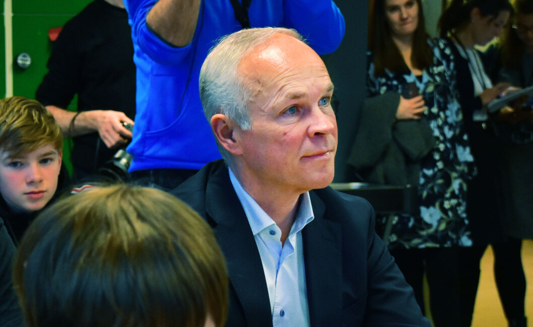 Kunnskapsminister Jan Tore Sanner (H) forventer at skoleeierne kjøper inn nødvendige læremidler. Kunnskapsminister Jan Tore Sanner (H) forventer at skoleeierne kjøper inn nødvendige læremidler.