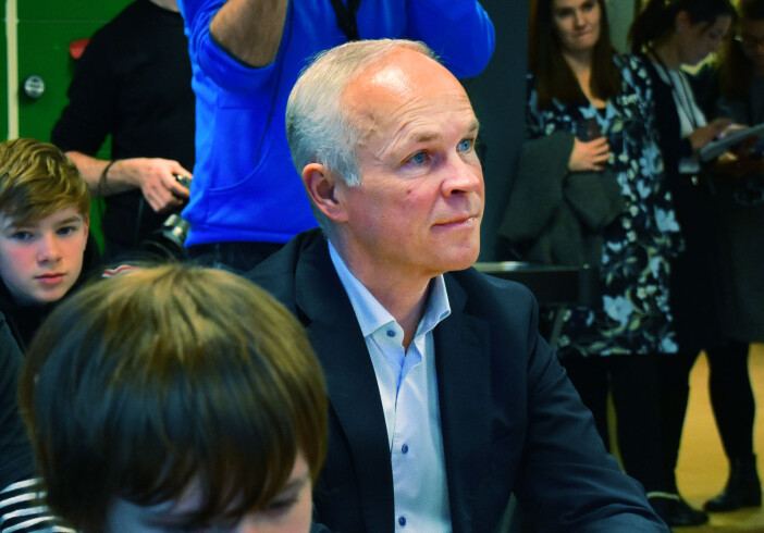 Kunnskapsminister Jan Tore Sanner (H) forventer at skoleeierne kjøper inn nødvendige læremidler. Kunnskapsminister Jan Tore Sanner (H) forventer at skoleeierne kjøper inn nødvendige læremidler.