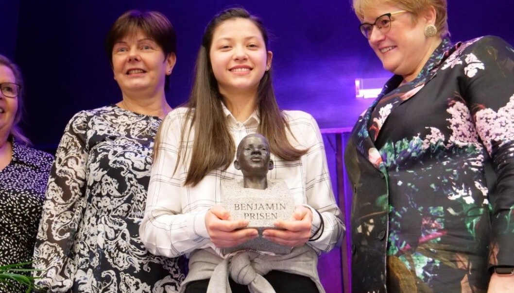 Rektor Nina Johannessen Tørholen (til venstre), elevrådsleder Isabella Visco Rosenkilde og statsråd Trine Skei Grande. Rektor Nina Johannessen Tørholen (til venstre), elevrådsleder Isabella Visco Rosenkilde og statsråd Trine Skei Grande.