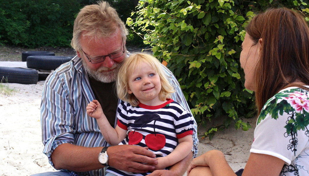 Pedagog Kjell Jensen får lære samspill med barna. Pedagog Kjell Jensen får lære samspill med barna.
