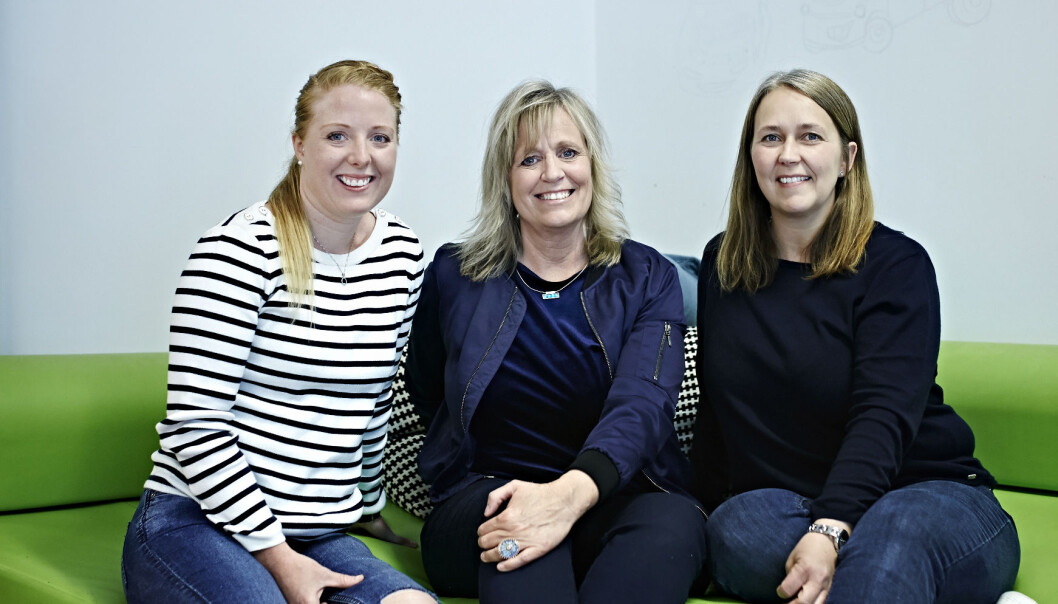 SUKSESS: Tre måneders tilvenning i stedet for tre dager har vært en suksess i Asak barnehage: Pedagogisk leder Charlotte Krybelsrud Øyen (f.v.), styrer Ann-Christin Veseth og pedagogisk leder Astrid Bergum. SUKSESS: Tre måneders tilvenning i stedet for tre dager har vært en suksess i Asak barnehage: Pedagogisk leder Charlotte Krybelsrud Øyen (f.v.), styrer Ann-Christin Veseth og pedagogisk leder Astrid Bergum.