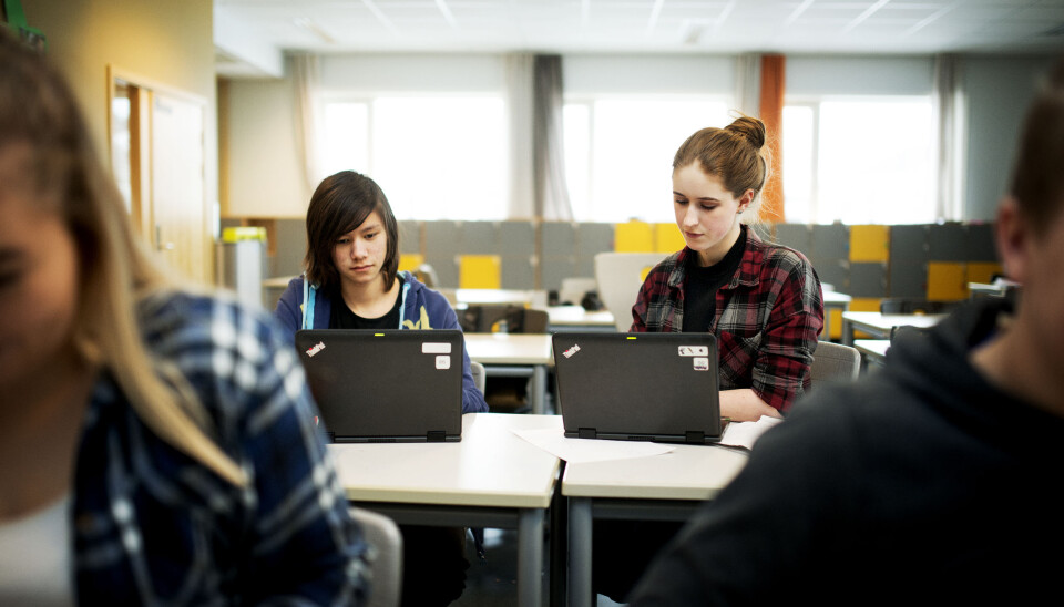 Simen Skjevdal og Kristin Hartmann Meland på Rosenborg skole i Trondheim. Foto: Ole Martin Wold.