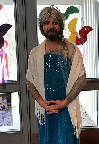 Terje var superfornøyd med å få være Elsa. Terje var superfornøyd med å få være Elsa.