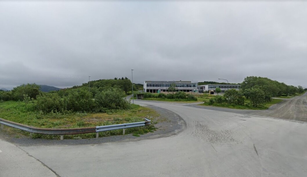 Bø ungdomsskole i Bø kommune i Nordland er en av fire skoler i kommunen som stenges på grunn av koronaviruset. Bø ungdomsskole i Bø kommune i Nordland er en av fire skoler i kommunen som stenges på grunn av koronaviruset.