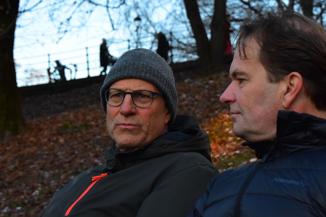 Etter eitt og eit halvt år fekk lærar Jens Vik (t.v.) lese saka om seg sjølv. Her med rektor Paul Ivar Pedersen. Etter eitt og eit halvt år fekk lærar Jens Vik (t.v.) lese saka om seg sjølv. Her med rektor Paul Ivar Pedersen.