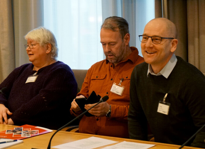 Skolenes landsforbund og Utdanningsforbundet vil ha utvalgsprøver. Skolenes landsforbund og Utdanningsforbundet vil ha utvalgsprøver.