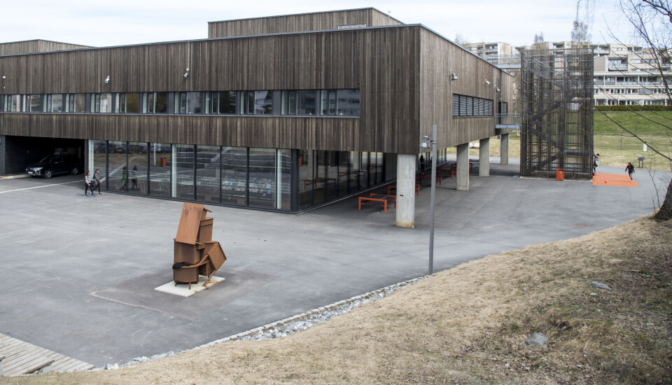 Det blir tomme skolegårder framover. Flere kommuner velger å stenge barnehager og skoler på grunn av koronaviruset. Her fra Granstangen skole i Oslo