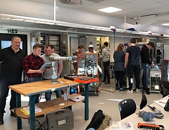 Slik ser det ut i de midlertidige verkstedene elektro har på Polarsirkelen skole. Slik ser det ut i de midlertidige verkstedene elektro har på Polarsirkelen skole.