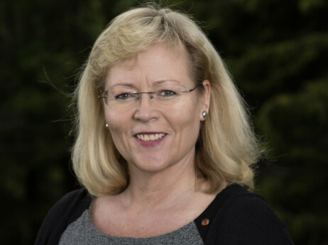 LO-sekretær Trude Tinnlund mener det må flere tiltak til for å sikre lærlingene i korona-rammede bransjer.