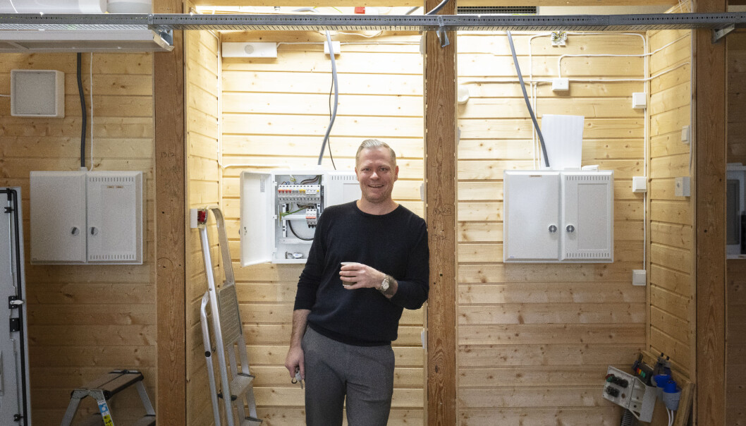 Avdelingsleder Espen Remfeldt Orfjell mener det er blitt lysere i gangene på Etterstad de siste årene. Avdelingsleder Espen Remfeldt Orfjell mener det er blitt lysere i gangene på Etterstad de siste årene.