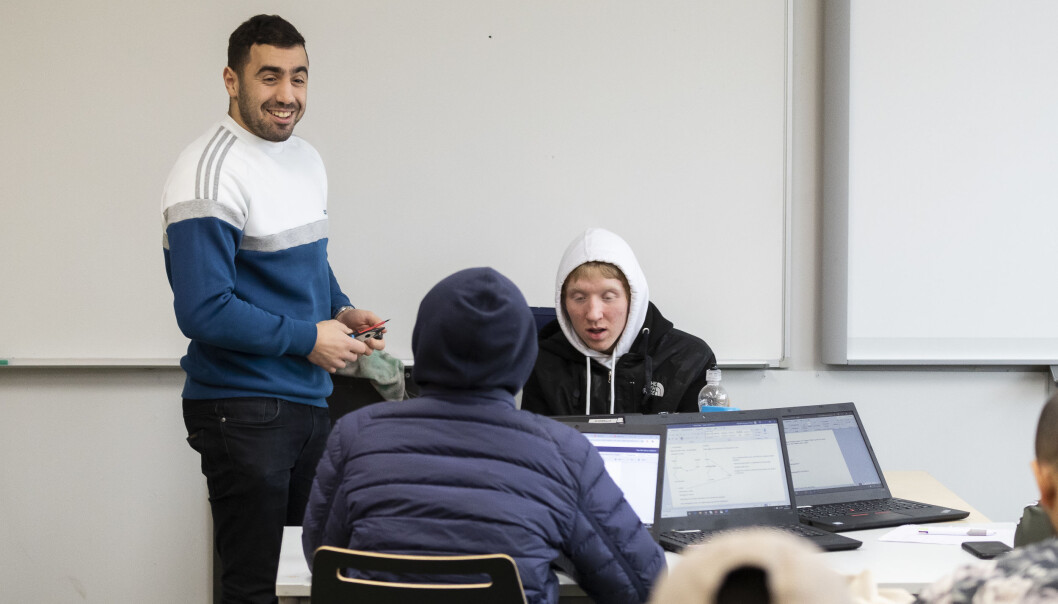 Soufian Amsalkhir har nettopp meldt overgang fra elektriker-yrket til lærerjobb på Etterstad videregående skole i Oslo. Han mener det ikke er noe problem å holde orden i klassen selv om han har gått fra 1 lærling til 15 Soufian Amsalkhir har nettopp meldt overgang fra elektriker-yrket til lærerjobb på Etterstad videregående skole i Oslo. Han mener det ikke er noe problem å holde orden i klassen selv om han har gått fra 1 lærling til 15