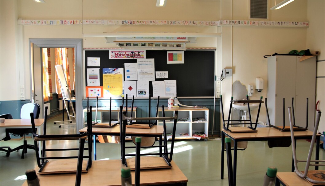 Det forblir tomme klasserom i Oslo til over påske. Også barnehagene holder stengt. Det forblir tomme klasserom i Oslo til over påske. Også barnehagene holder stengt.