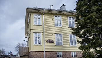 Det er stille bak vinduene i skolestua på Hurum. Det er stille bak vinduene i skolestua på Hurum.