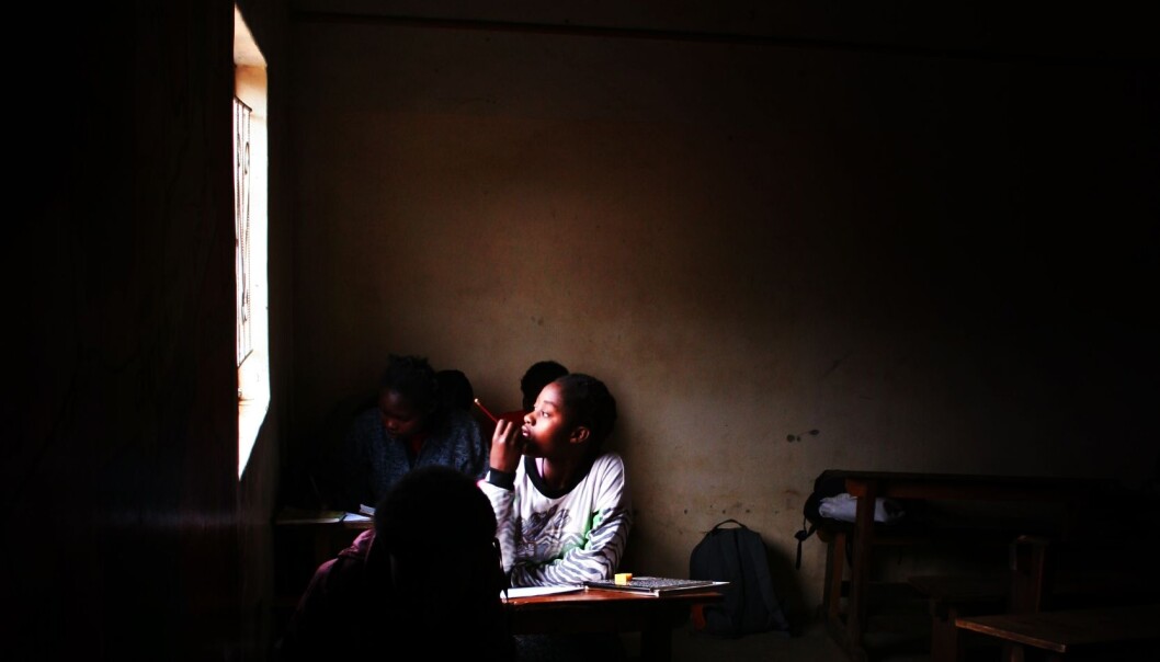 Skolestenging rammer nå barn og unge over hele verden. Bildet er fra Zambia i 2006. Foto: Jørgen Jelstad. Skolestenging rammer nå barn og unge over hele verden. Bildet er fra Zambia i 2006. Foto: Jørgen Jelstad.