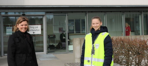 Barnehagelærer Cecilie er sikkerhetsvakt på sykehus under koronakrisen