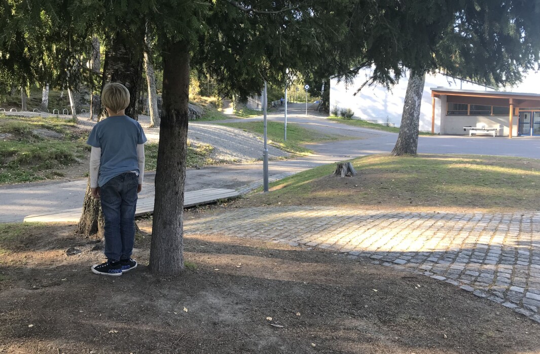 I en veileder fra Barne-, ungdoms- og familiedirektoratet får du som lærer i barnehage og skole råd til hvordan du kan snakke med barn som frykter har det vanskelig hjemme nå som barnehager og skoler er stengt. I en veileder fra Barne-, ungdoms- og familiedirektoratet får du som lærer i barnehage og skole råd til hvordan du kan snakke med barn som frykter har det vanskelig hjemme nå som barnehager og skoler er stengt.
