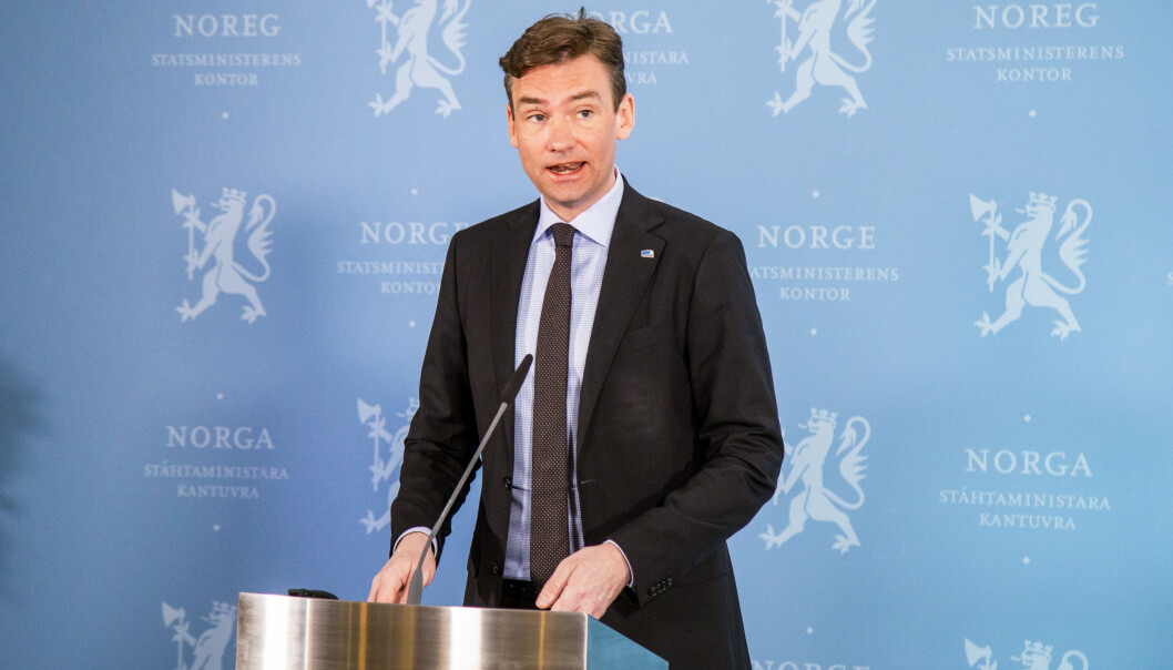 Forsknings – og høyere utdanningsminister Henrik Asheim (H) gleder seg over rekordhøye søkertall til høyere utdanning, men er urolig for nedgangen i søknader til lærerutdanningene. Forsknings – og høyere utdanningsminister Henrik Asheim (H) gleder seg over rekordhøye søkertall til høyere utdanning, men er urolig for nedgangen i søknader til lærerutdanningene.