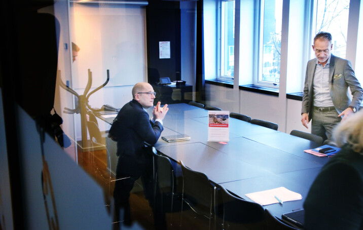 Steffen Handal skulle gjerne fulgt den opprinnelige planen i lønnsoppgjøret. Bildet er fra oppgjøret i 2019, med UDF-lederen på den ene siden av bordet og KS-sjef Tor Arne Gangsø på den andre.