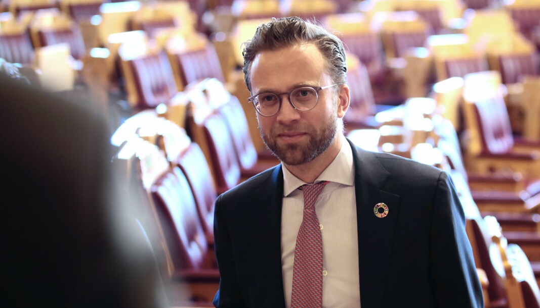 OKommunalminister Nikolai Astrup (H) før den muntlige spørretimen i Stortinget onsdag.