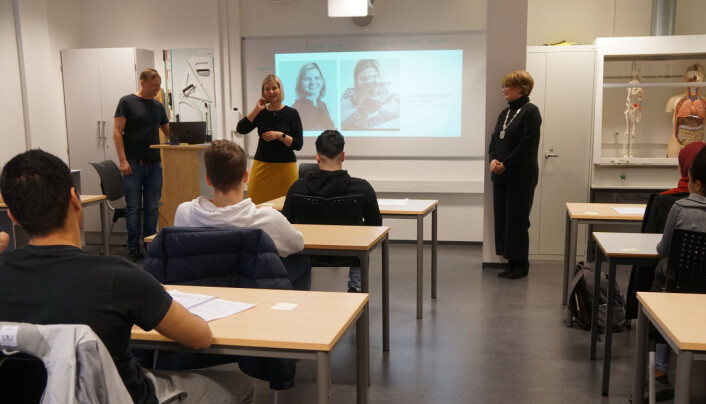 Guri Melby og Lørenskog-ordfører Ragnhild Bergheim (Ap) på besøk i kombinasjonsklassen. Guri Melby og Lørenskog-ordfører Ragnhild Bergheim (Ap) på besøk i kombinasjonsklassen.
