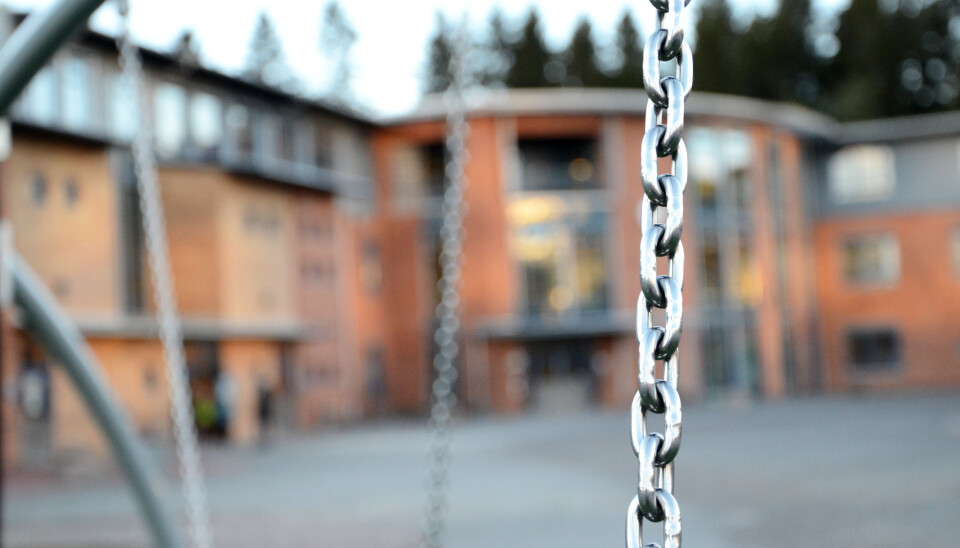 Ny rapport: Anbefaler full åpningstid i skoler og barnehager